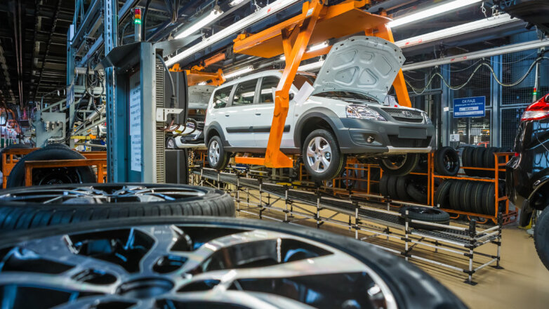 АвтоВАЗ из-за дефицита электроники приостановил производство второй раз за неделю