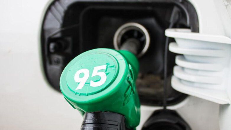 Биржевая цена бензина Аи-95 впервые превысила отметку 60 тыс. руб. за тонну