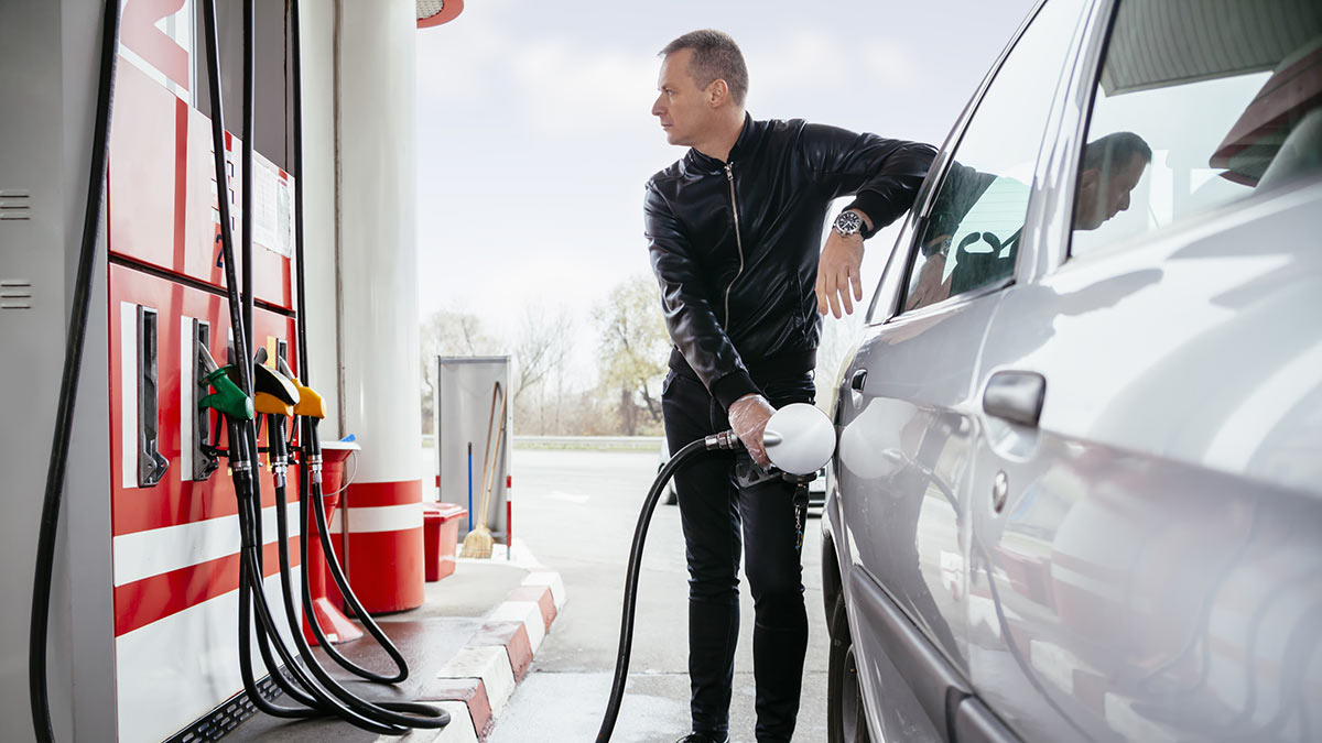 Новак оценил рост цен на бензин