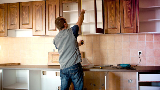 Бюджетно и стильно: как сэкономить на ремонте кухни