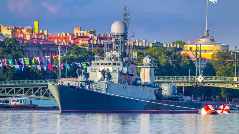 В Петербурге стартовал Главный военно-морской парад в честь Дня ВМФ