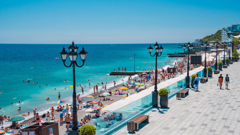 Синоптик назвал российские курорты с "фантастически" теплой водой
