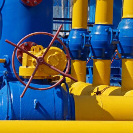 ЕК предложила полностью запретить закупки газа из России к концу 2027 года
