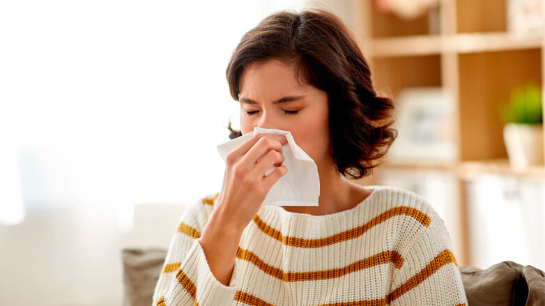 Как отличить сезонную аллергию от коронавируса, рассказали эксперты