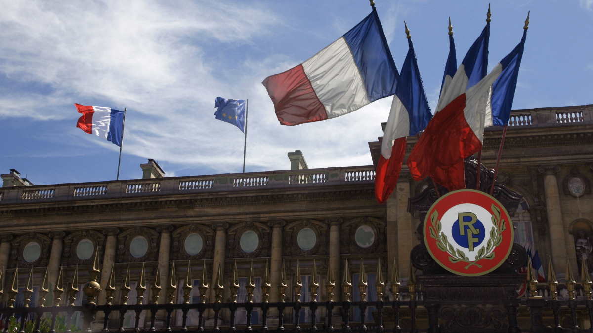 Во Франции назвали условия признания власти 