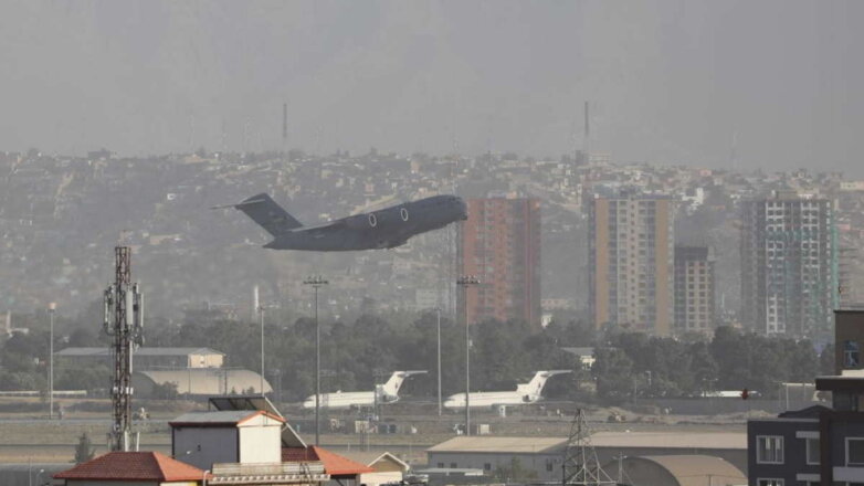 915444 Военные США покидают аэропорт Кабула Афганистан