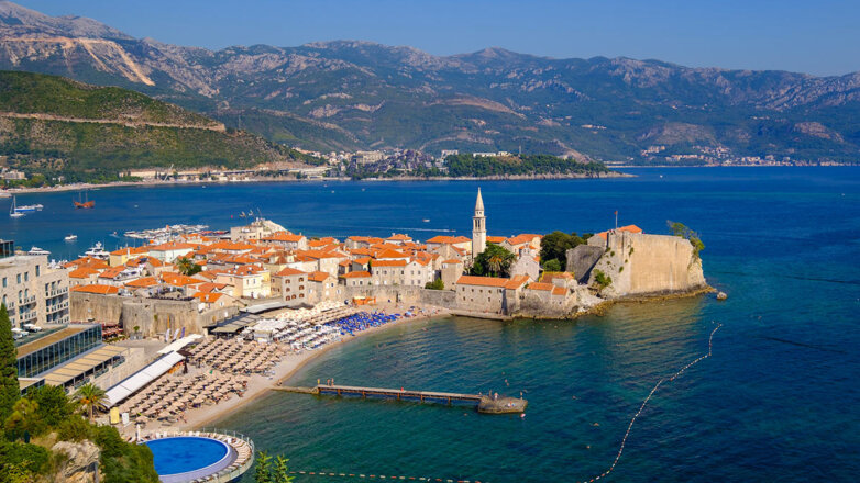 Черногория ужесточит правила въезда в страну для туристов