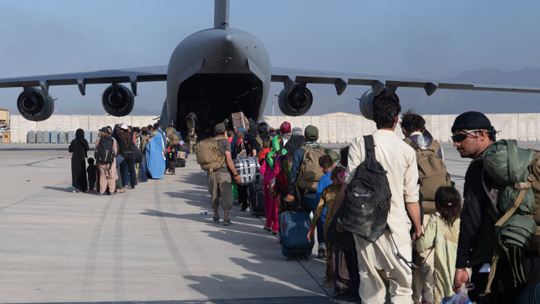 914278 Аэропорт Кабула Афганистан беженцы военные эвакуация очередь