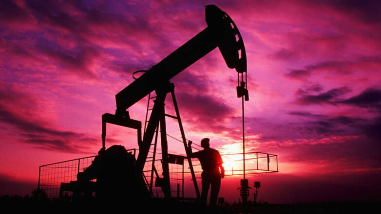 WSJ: страны ОПЕК+ обсуждают увеличение добычи нефти
