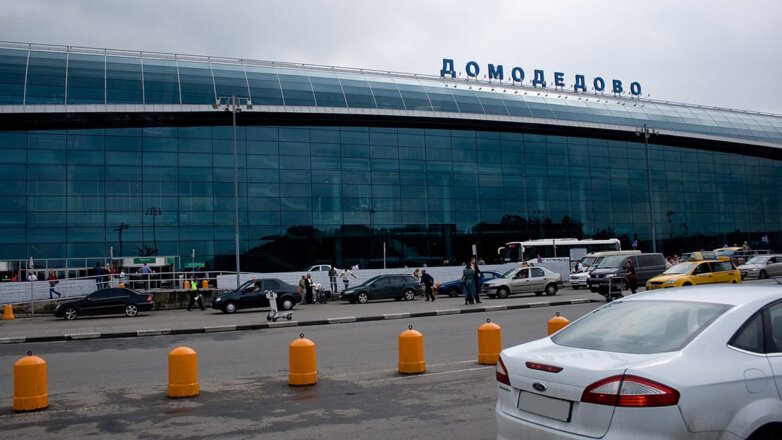 Два московских аэропорта прекратили прием самолетов
