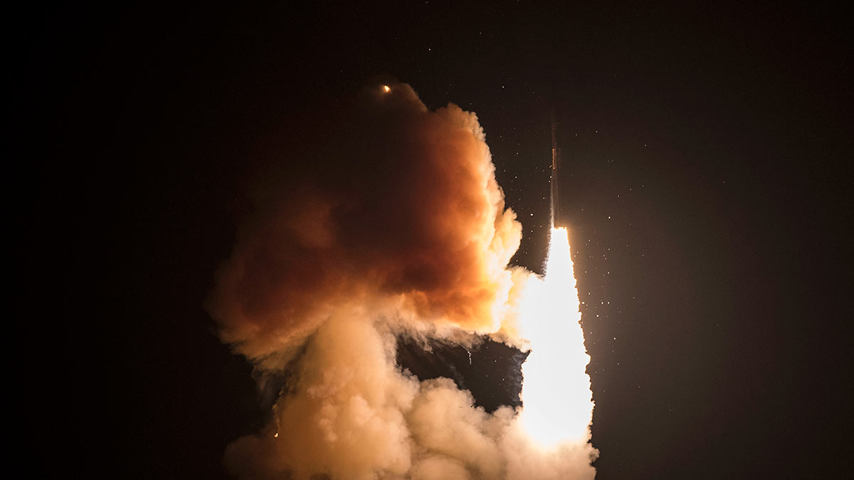 пуск межконтинентальной баллистической ракеты Minuteman III