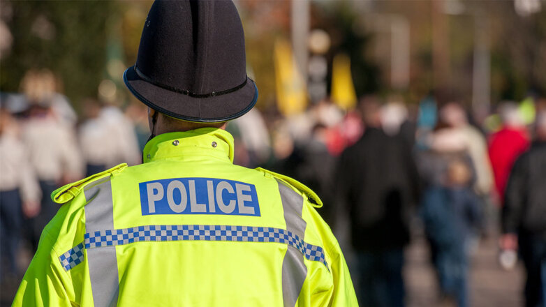 В Лондоне мужчина с ножом ранил двух полицейских и одного гражданского