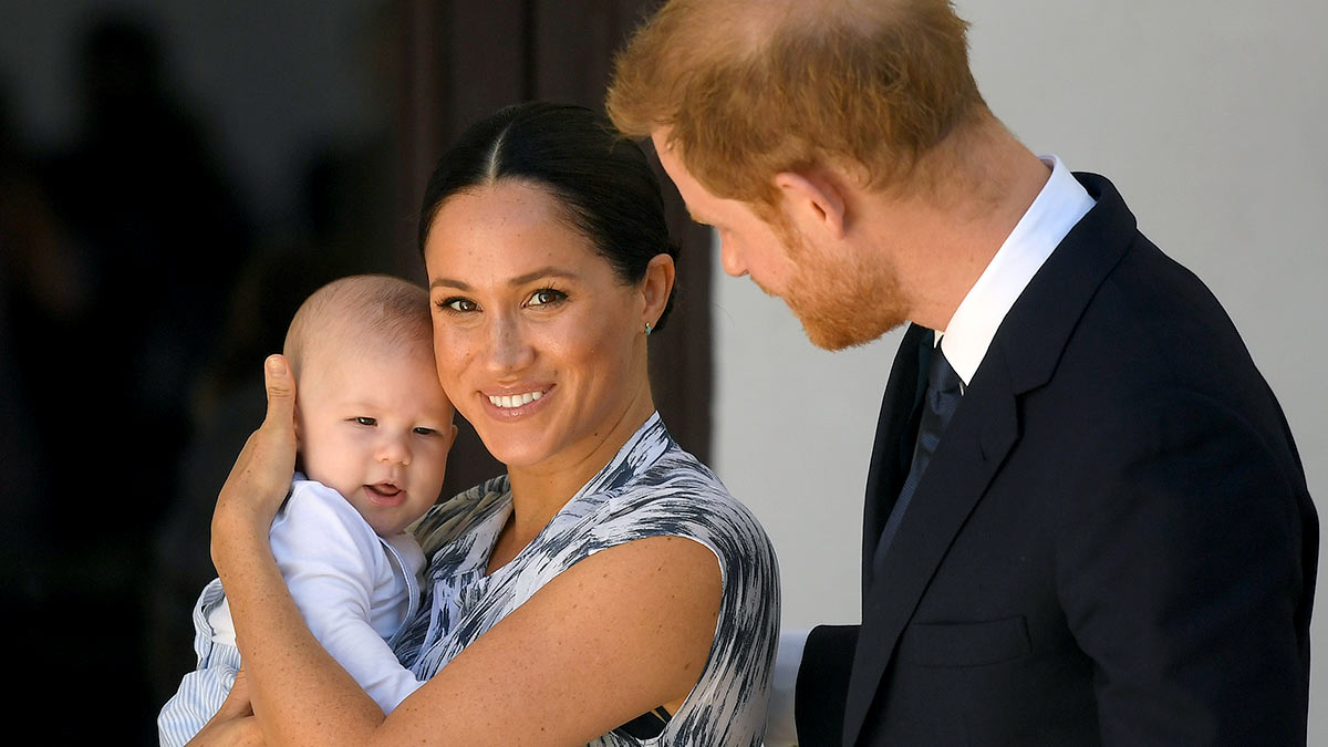 Принц Гарри и его супруга Меган Маркл с ребенком