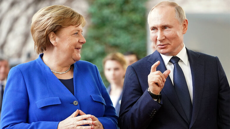 Путин обратился к Меркель на "ты" и обещал продолжить "дружеское общение"