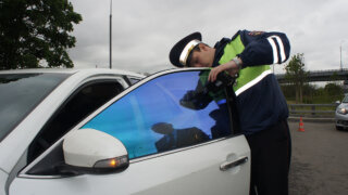 Требования к тонировке боковых стекол автомобилей предложили смягчить