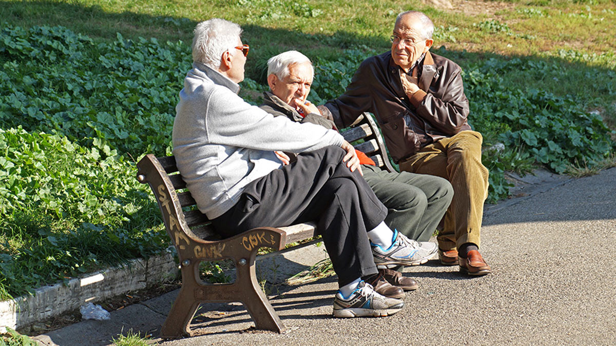 Three old man. Старик на скамейке. Старики на лавочке. Старики на лавке. Два Деда на лавочке.