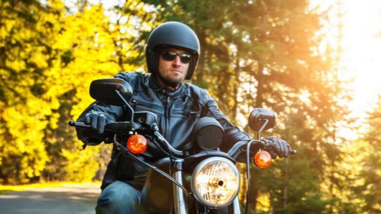 Защита для глаз: как выбрать солнцезащитные очки для мотоциклиста