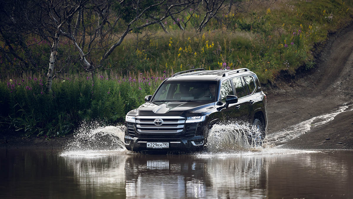 Как новая модель легендарного Land Cruiser показала себя на суровых тропах  Заполярья