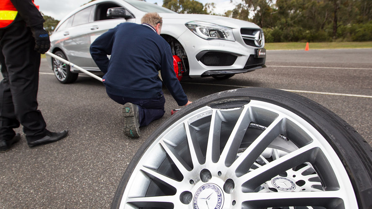 Как установка низкопрофильных шин может навредить автомобилю, объяснил эксперт