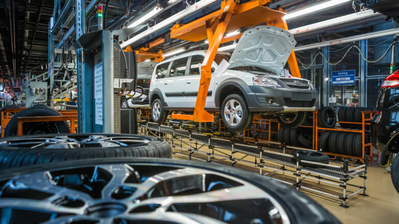 АвтоВАЗ полностью приостановит производство в Тольятти из-за дефицита компонентов