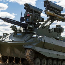 Путин допустил массовый выпуск наземных роботизированных систем, позволяющих сохранять жизнь военным