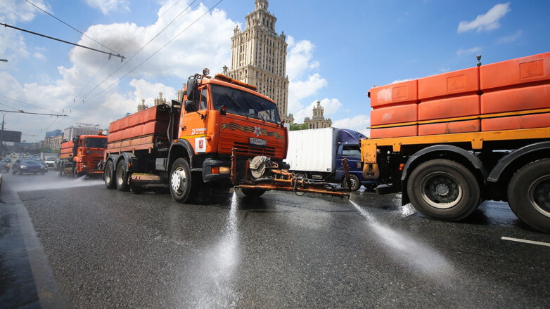 Промывка дорог в центре Москвы