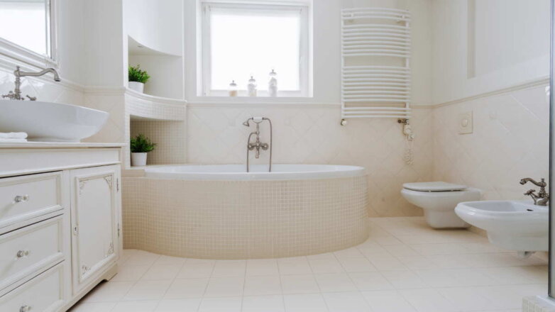 Белая ванная комната: плюсы и минусы светлого интерьера