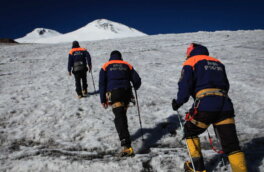 Просившую о помощи тургруппу из 5 человек эвакуировали с Эльбруса 