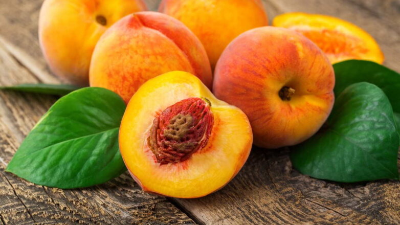 Фрукт от старения: чем полезны персики и кому их лучше не есть