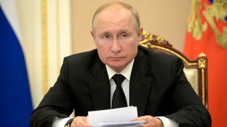 Путин одобрил закон о зачислении в бюджет Пенсионного фонда средств коррупционеров