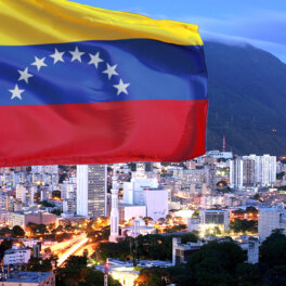 В Каракасе прошла многотысячная акция в поддержку Мадуро