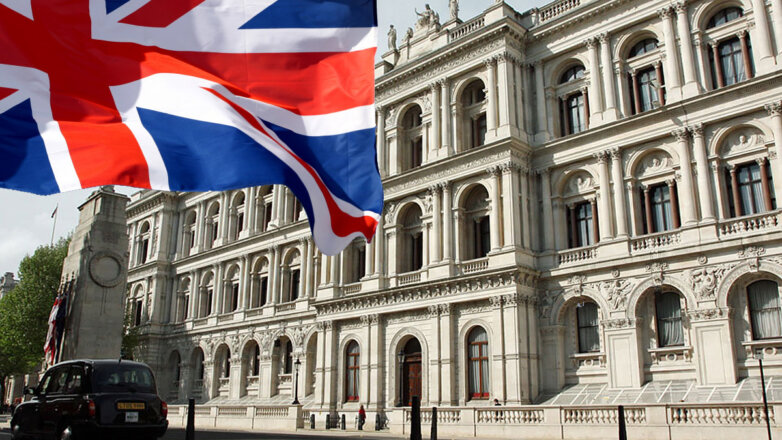Великобритания введет санкции против 386 депутатов Госдумы