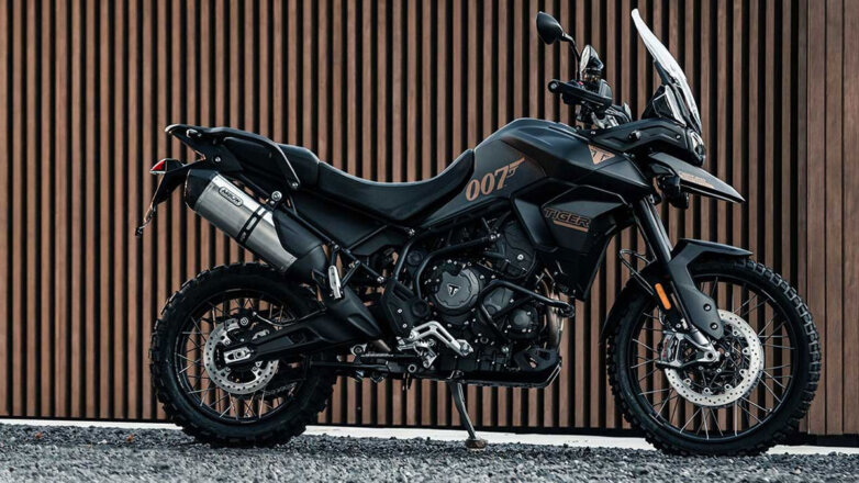В Triumph показали специальную модель мотоцикла Tiger 900 из нового фильма о Джеймсе Бонде