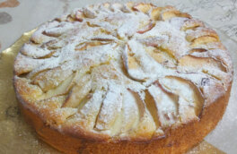 Полезная сладость: тыквенный пирог с яблоками