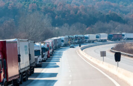 На российско-литовской границе образовалась очередь из грузовиков