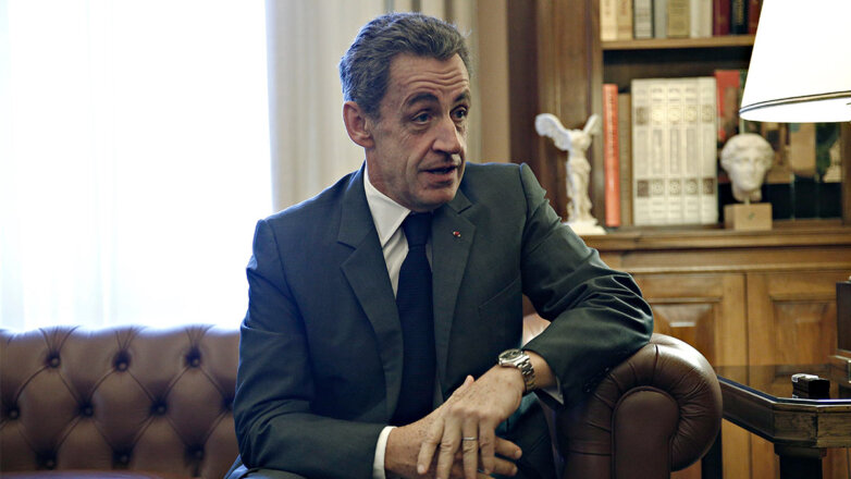 Суд приговорил Саркози к году тюрьмы