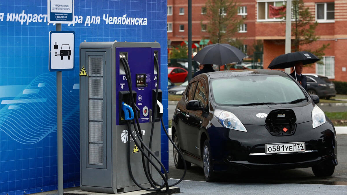 Меняем литры на амперы: когда по российским дорогам поедут электромобили