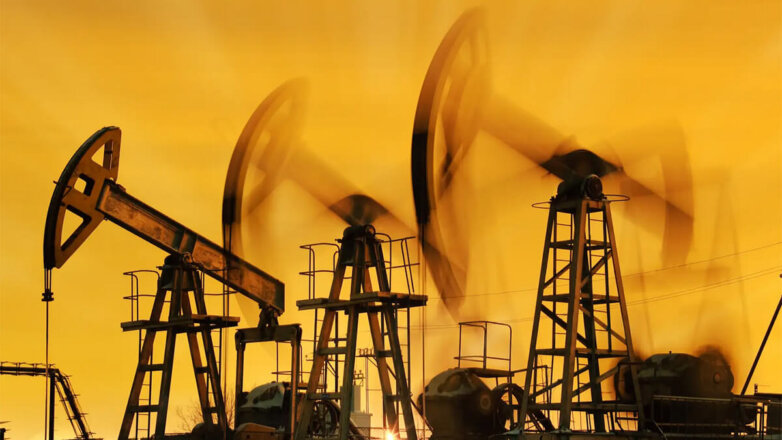 Страны ОПЕК+ договорились придерживаться плана по наращиванию добычи нефти