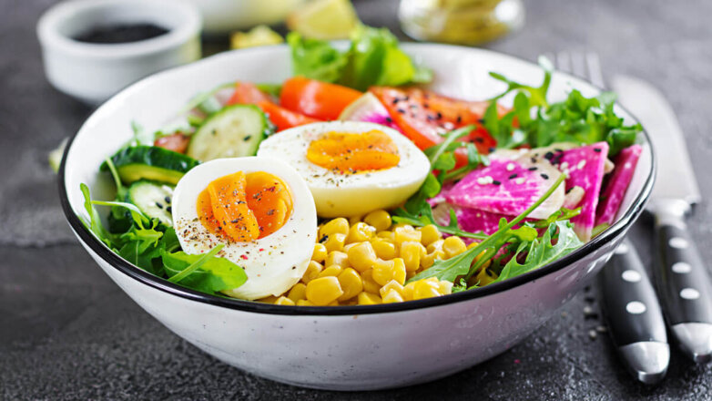 Овощи по утрам: полезно ли есть салат на завтрак