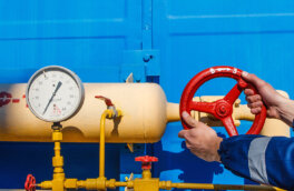 "Газпром" приостановил поставки газа в Болгарию и Польшу в связи с неоплатой в рублях