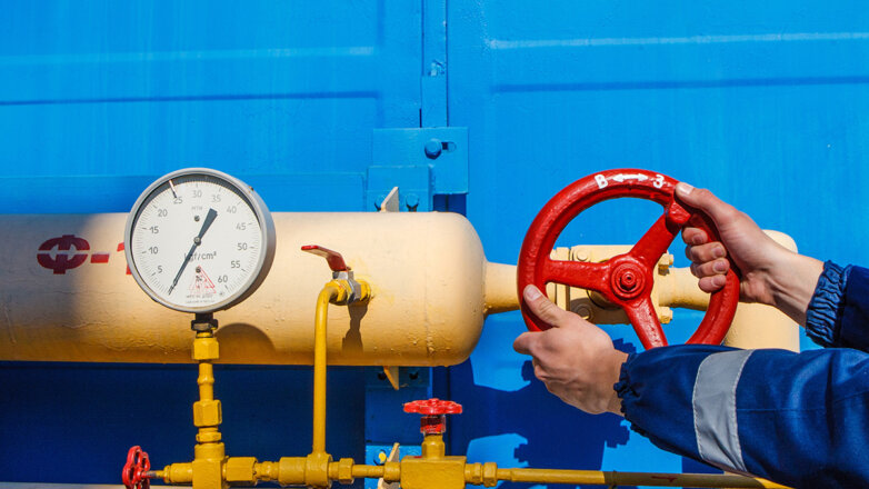 "Газпром" приостановил поставки газа в Болгарию и Польшу в связи с неоплатой в рублях