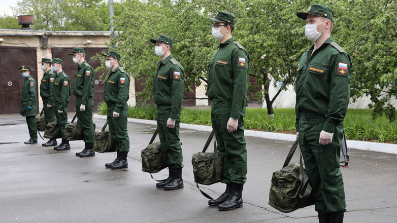 "Косить" от армии стало непрестижным, заявили в Генштабе РФ