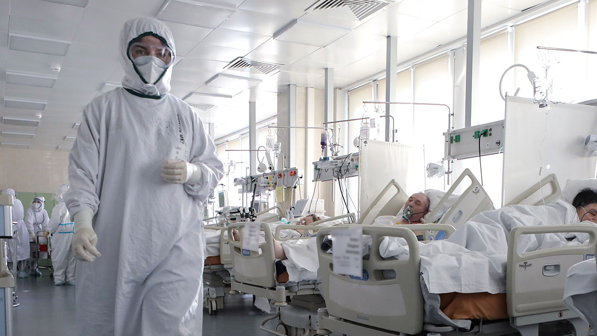 Вирусолог спрогнозировал пик заболеваемости омикроном в России