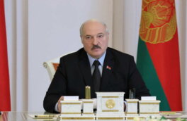 Санкции ЕС, миграционный кризис и новая конституция. Главное из интервью Лукашенко