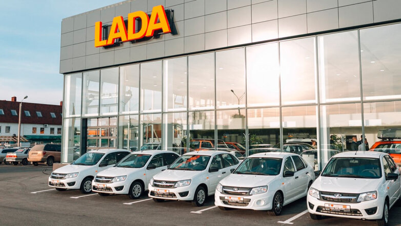 АвтоВАЗ второй раз за месяц повысил цены на автомобили Lada