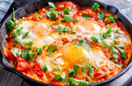 Яичница по-израильски "Шакшука": рецепт быстрого и вкусного завтрака