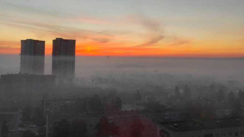 Екатеринбург затянут сильнейшим смогом из-за тлеющих торфяников