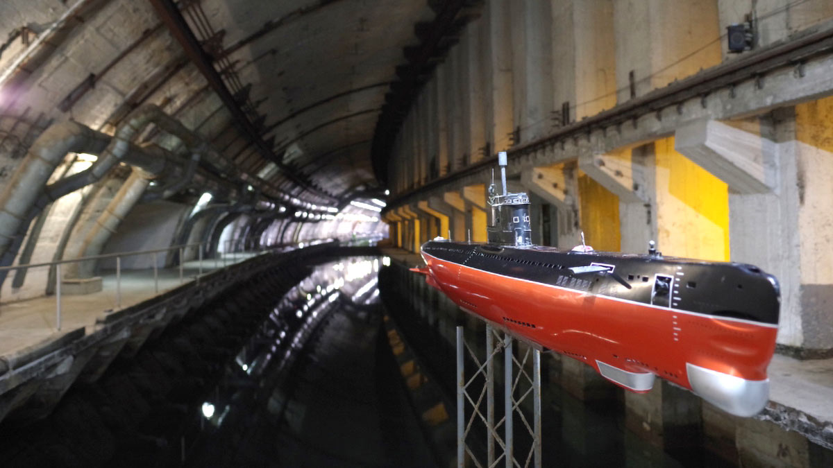 Макет подводной лодки в сухом доке
