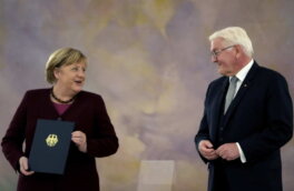 Президент ФРГ вручил Ангеле Меркель уведомление об окончании ее полномочий