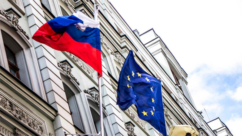FT: Евросоюз намерен приостановить действие соглашения о безвизовом режиме с Россией